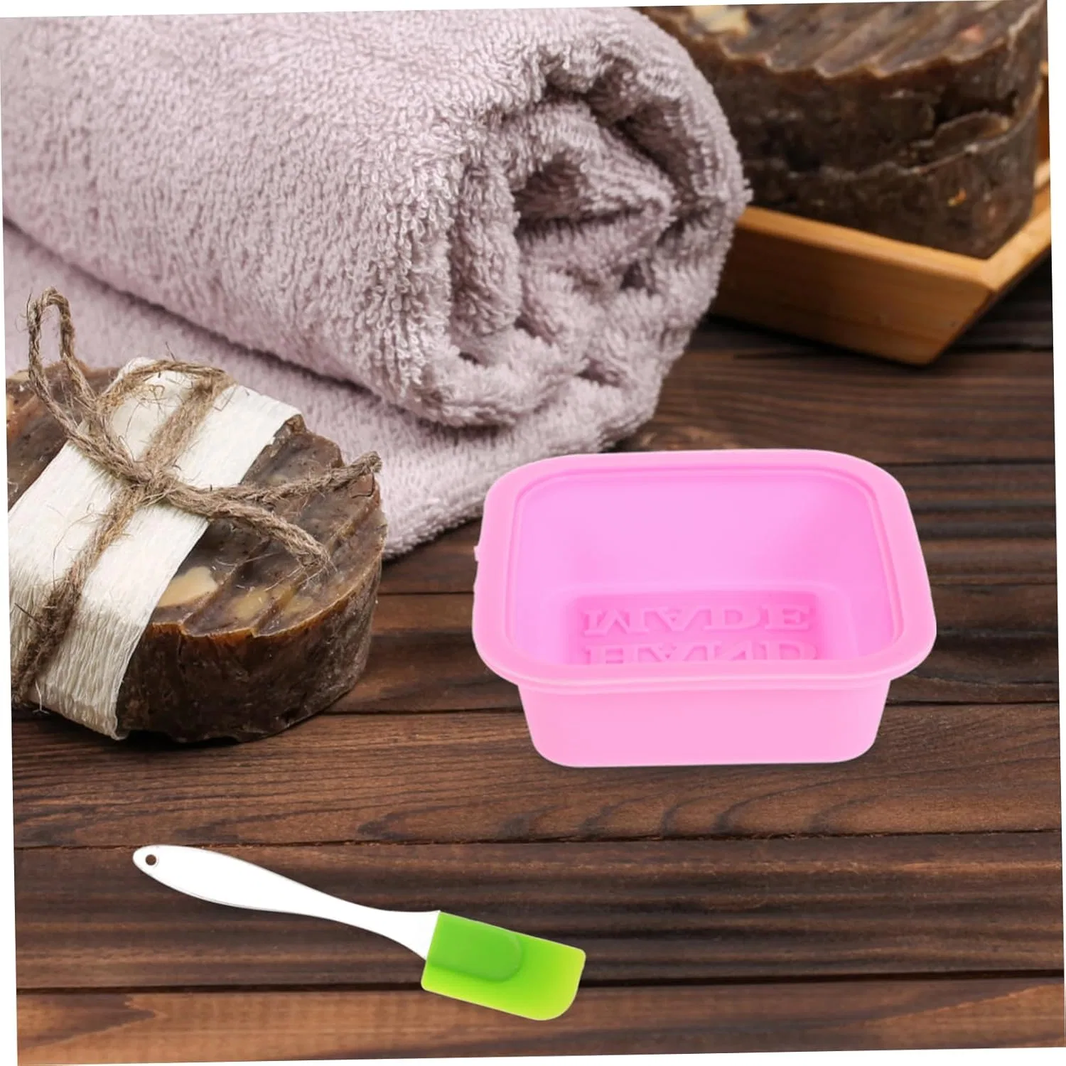 Набор для мыловарения DIY, DECORNIJIA, 1 упаковка мыльной основы, 1 флакон пигмента, 1 флакон эссенции, 1 флакон базового масла, 2 силиконовые формы, 1 держатель для мыла, 1 скребок, 1 мерный стакан, 1 сетка для пены, 10 пакетов для упаковки — фото 3