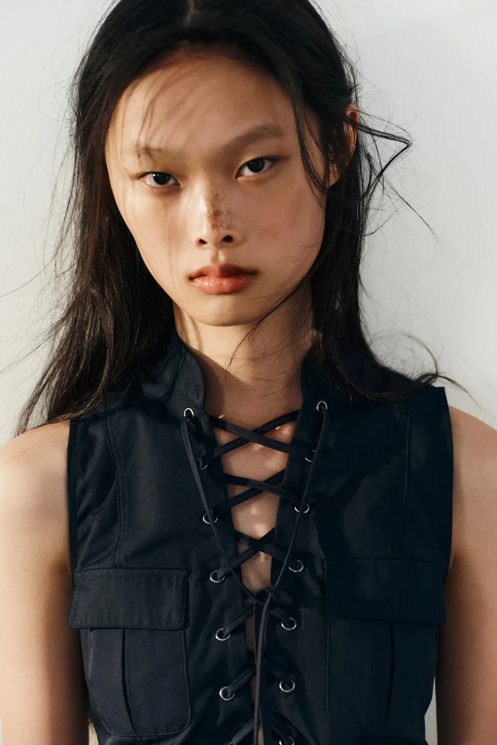 Короткое платье с перекрещивающимися бретелями и карманами. ZARA, Navy blue — фото 4