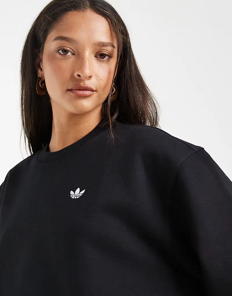 Удлиненная флисовая толстовка Adidas Originals Essentials с круглым вырезом, черный — фото 3