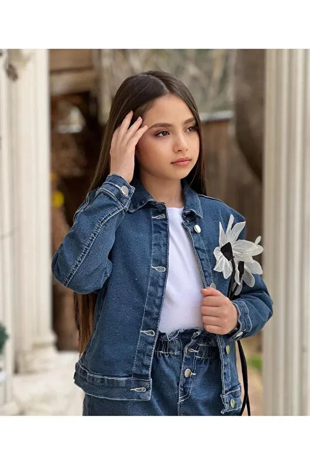 Детская джинсовая куртка с объемным цветочным аксессуаром Dudor Kids — фото 3