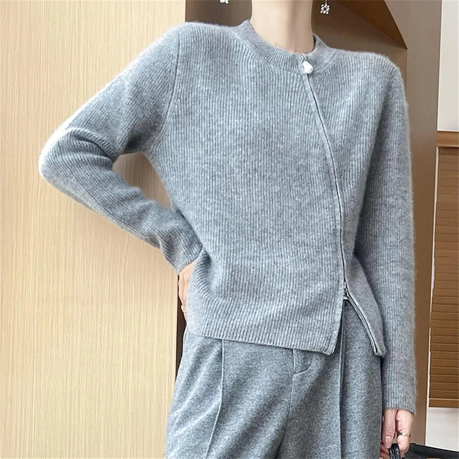 Женский свитер на молнии, с длинным рукавом, Merino Wool Diagonal Zip Cardigan, белый — фото 4