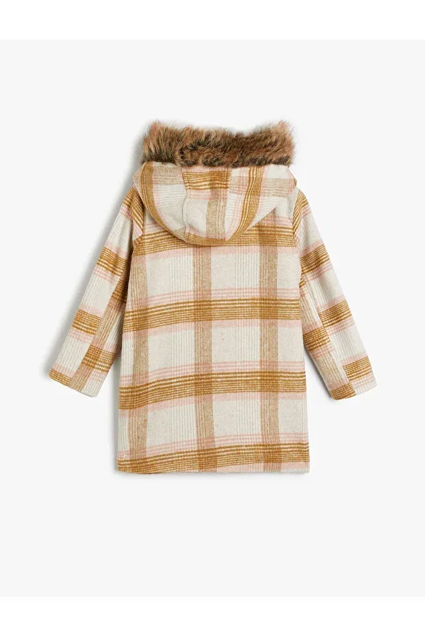 Детское пальто для девочек с капюшоном Oversize coat hooded faux fur detail with snap flap pockets Koton, Ecru Plaid — фото 2