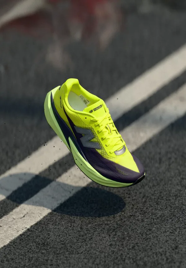 Кроссовки для бега по шоссе fuelcell rebel v5 New Balance, Alkaline Green