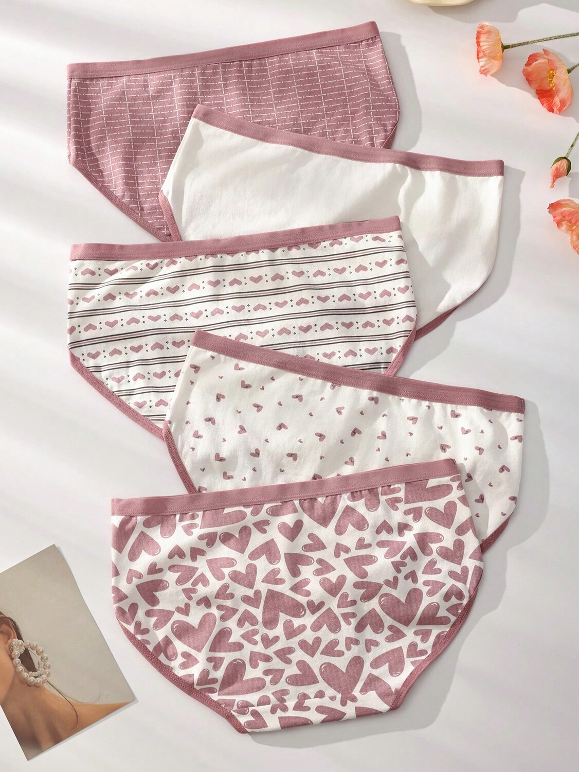 

Набор из 5 украшенных треугольных бюстгальтеров без следов с заниженной талией и принтом бабочки в форме сердца, мультиколор