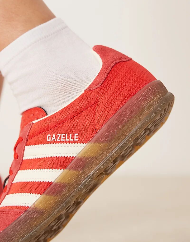 Кроссовки для дома adidas Originals Gazelle красного и кремового цветов — фото 4