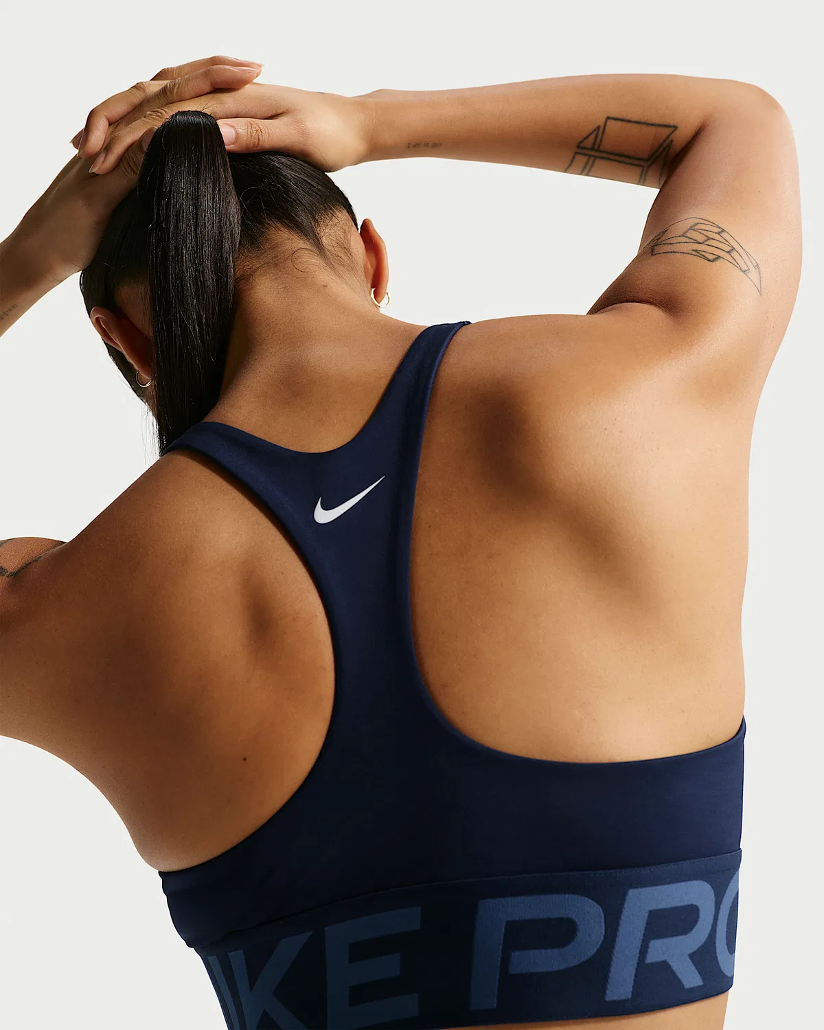 Женский спортивный бюстгальтер Nike Pro Sculpt средней поддержки с поролоном, Midnight Navy/Mystic Navy/White — фото 2