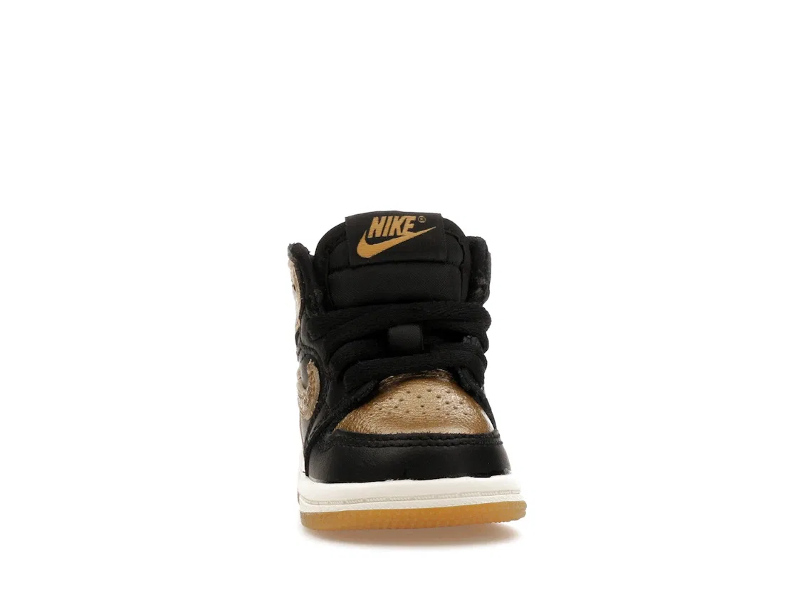 Детские кроссовки для мальчиков высокие с принтом Jordan 1 Retro High OG Jordan, Black Metallic Gold Sail — фото 2