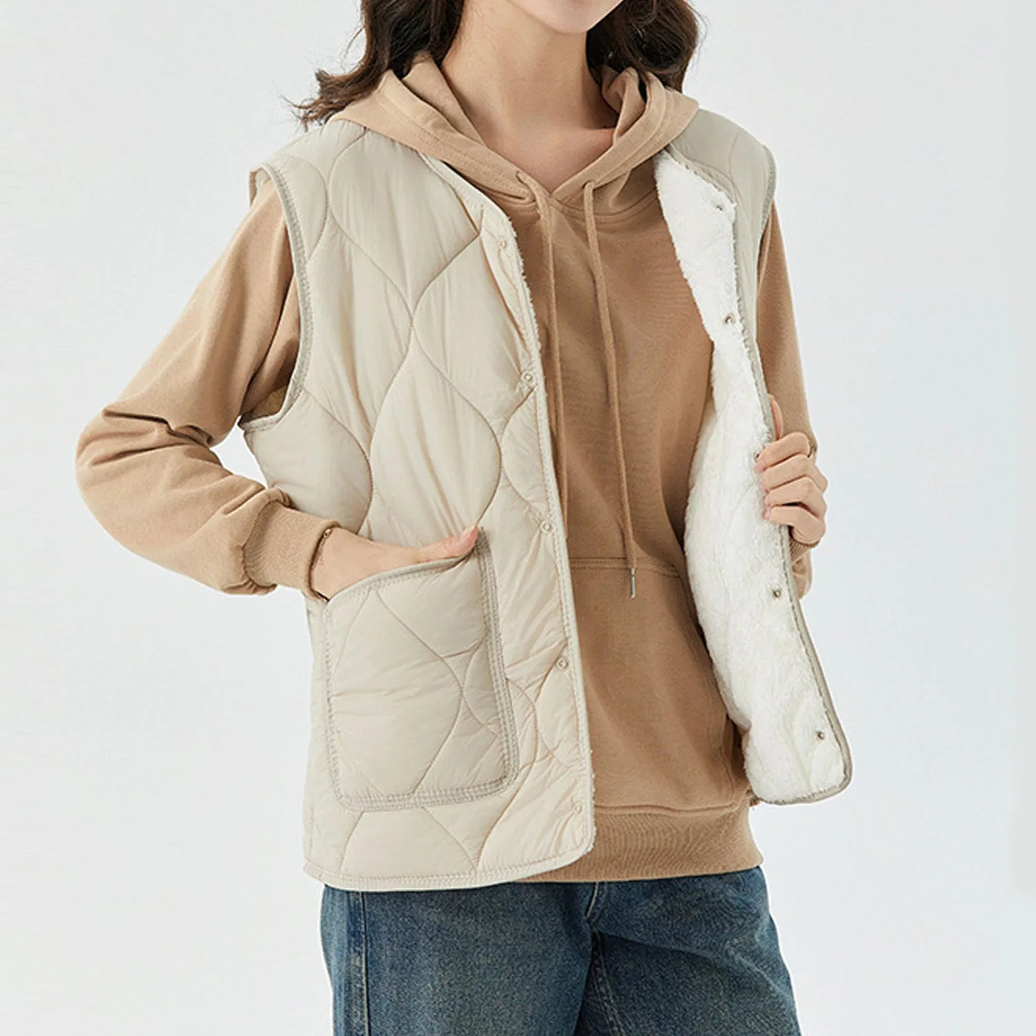 Женский стеганый жилет без рукавов и воротника, Beige pesante — фото 4