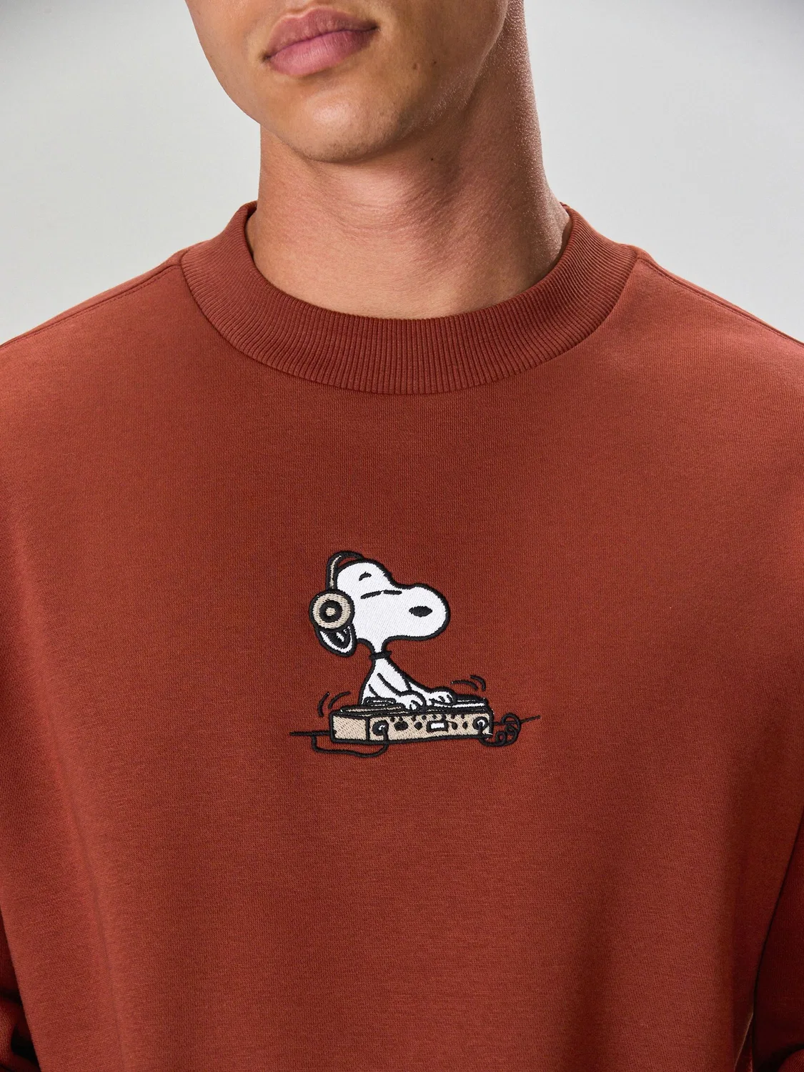 Свитшот с принтом Snoopy Next, ржаво-коричневый — фото 4
