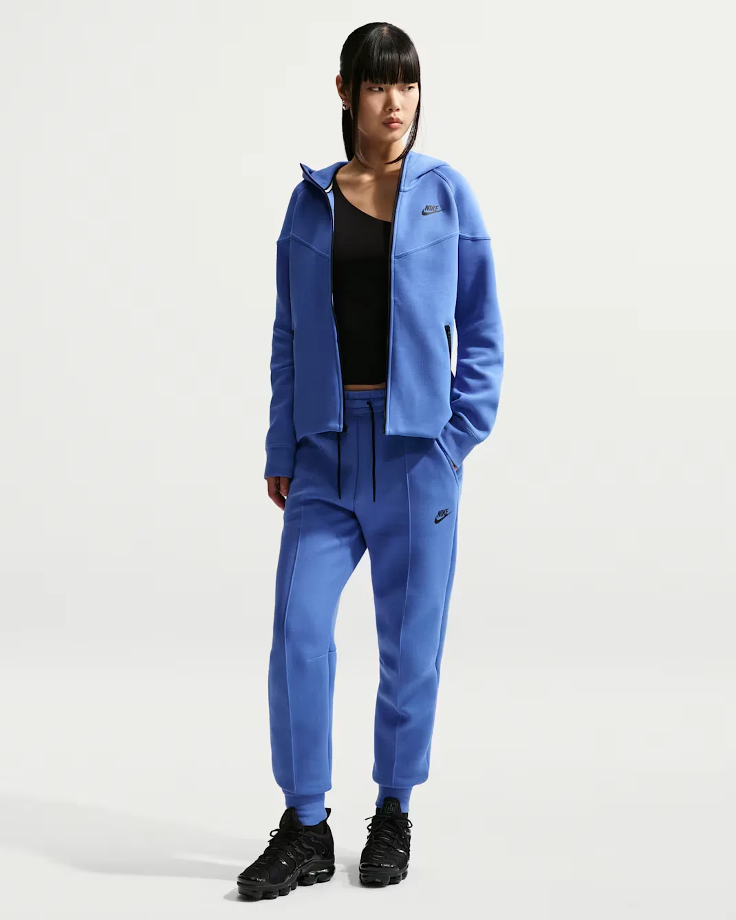 Женские спортивные брюки средней посадки Nike Sportswear Tech Fleece, Light Medium Blue/Black