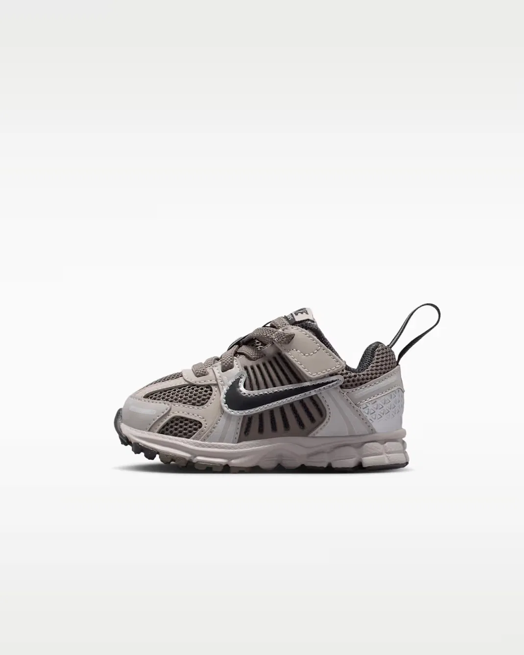 Детская/подростковая обувь Nike Vomero 5, College Grey/Cave Stone/Metallic Silver/Black