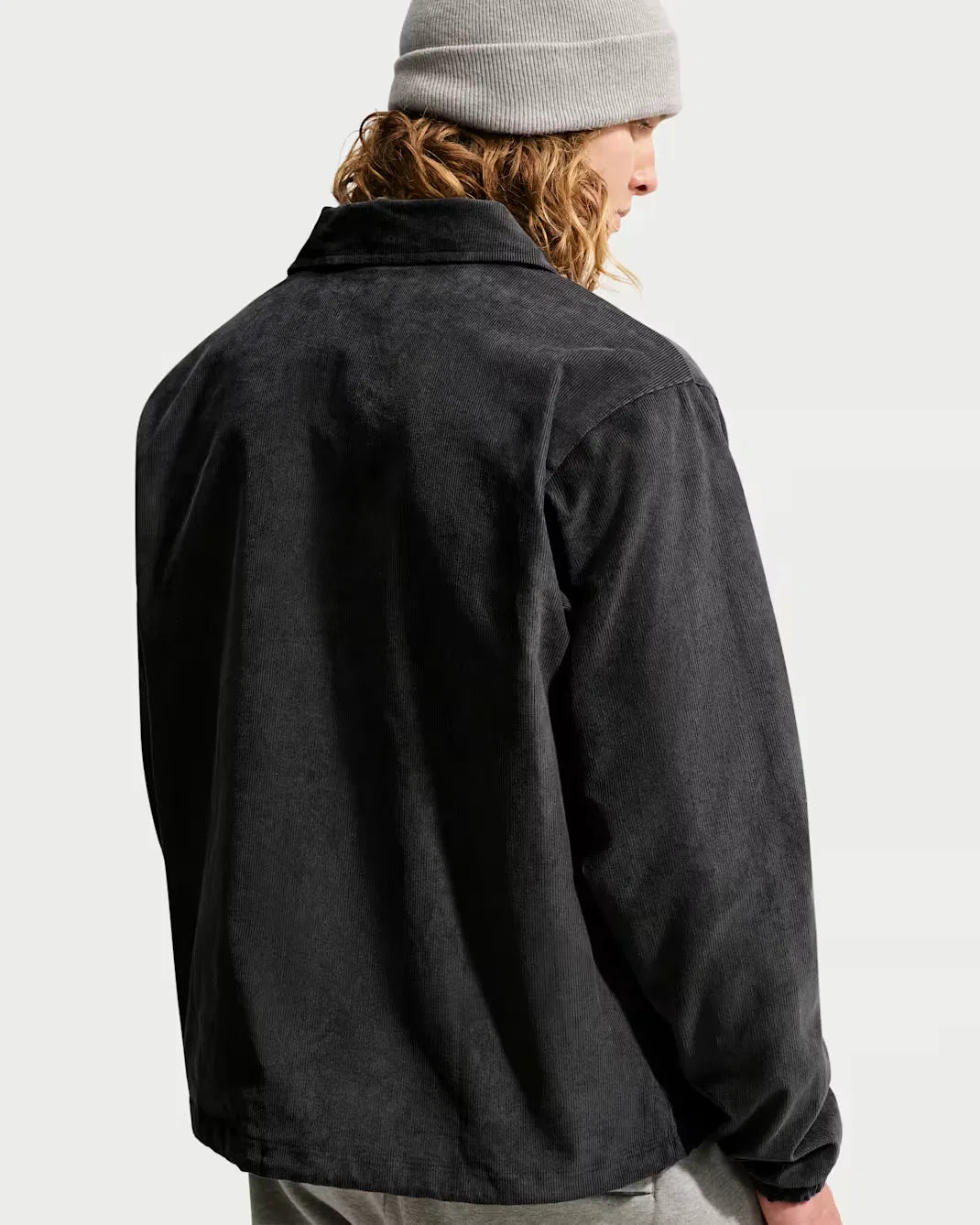 Мужская вельветовая куртка тренера Nike Club, Black/Sanddrift — фото 2
