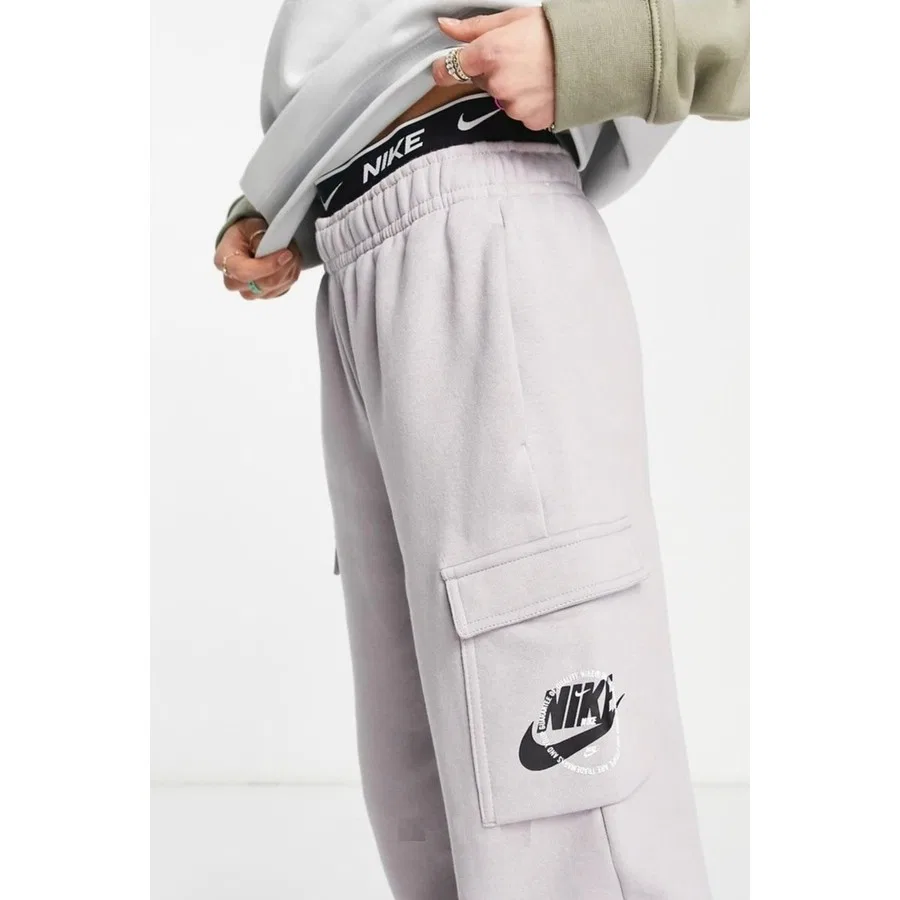 Женские спортивные брюки с карго-карманами Graphic Fleece Cargo Nike, Сиреневый — фото 3