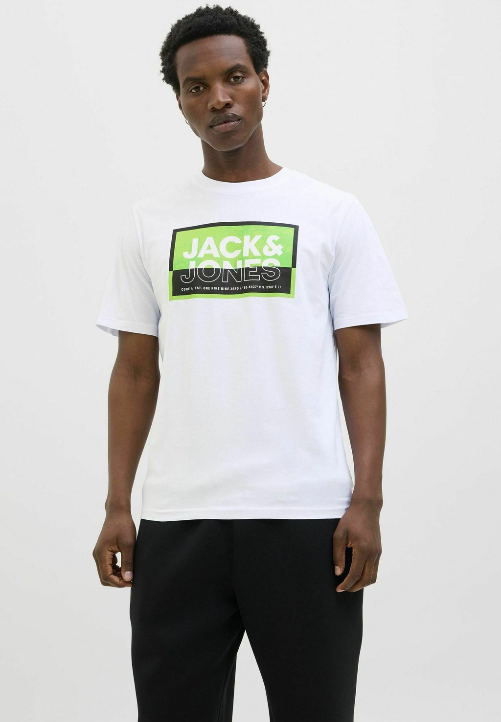 

Футболка с принтом LOGO RUNDHALSAUSSCHNITT Jack & Jones, белый