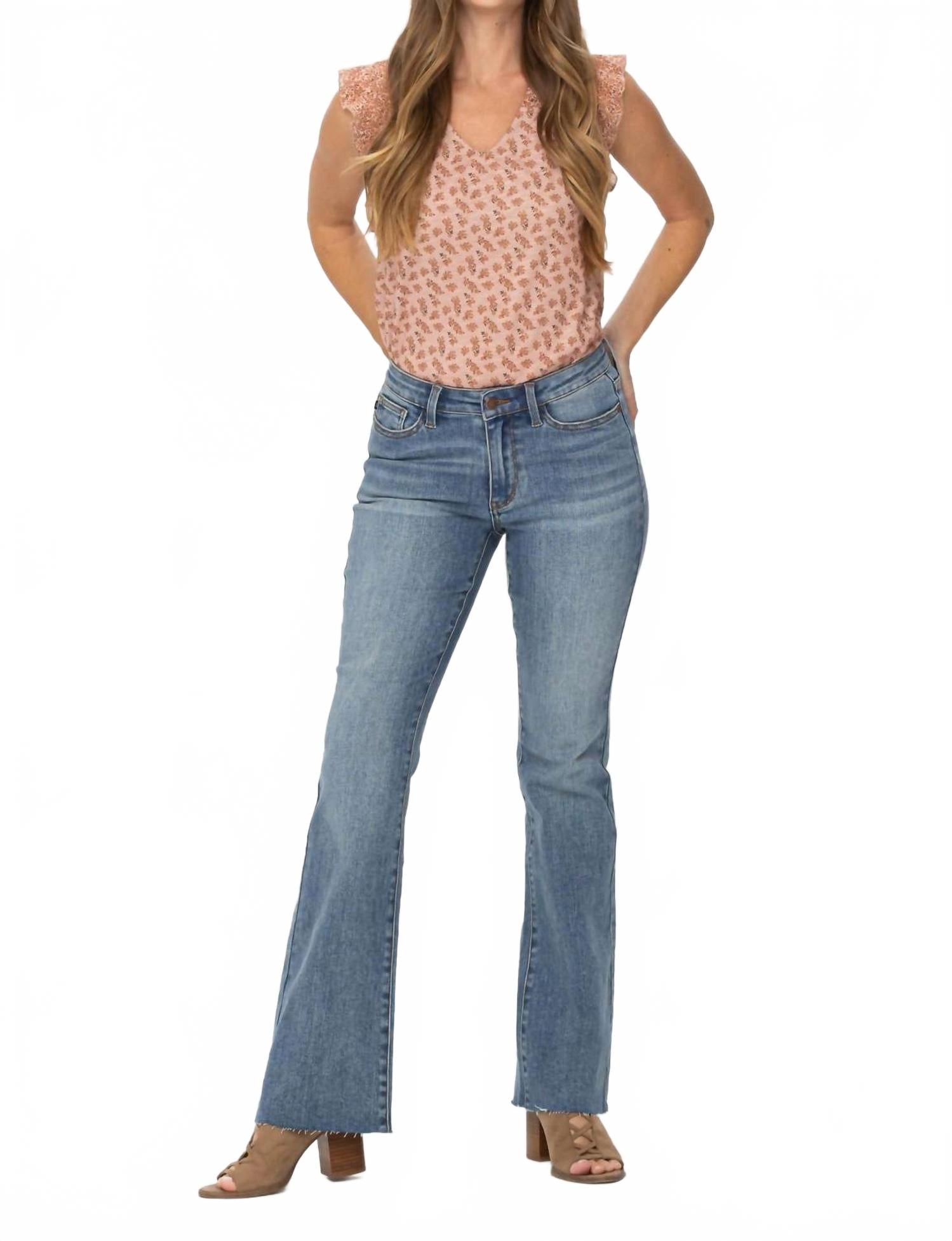 

Judy Blue Джинсы средней посадки с необработанным краем, расклешенные, синего цвета