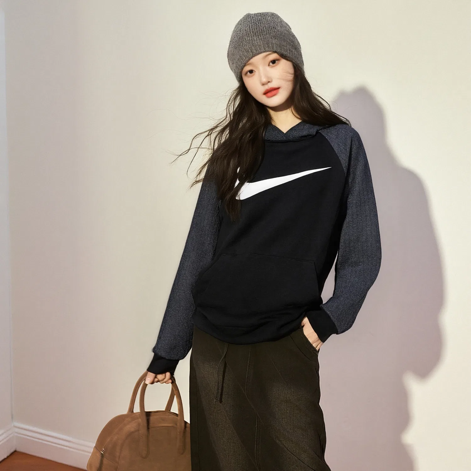 Толстовка Dri Fit унисекс черный/army green с капюшоном Nike, Black/Army Green — фото 4