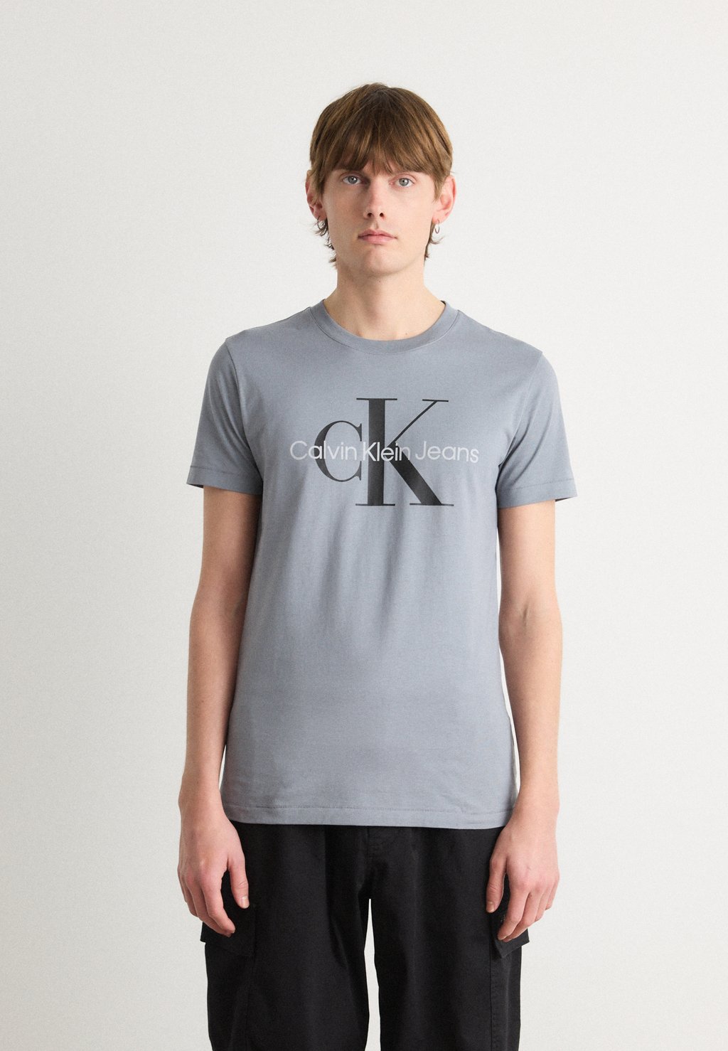 

Футболка с принтом SEASONAL MONOLOGO TEE Calvin Klein Jeans, темно-серый