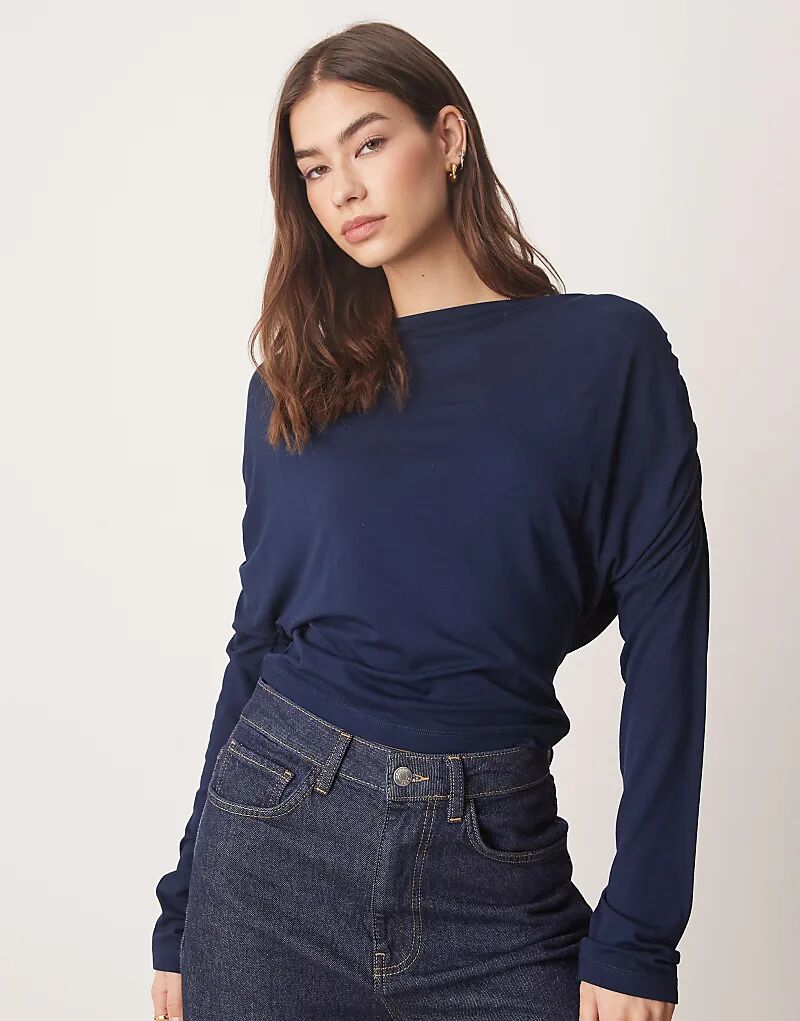 

Свободный топ с длинными рукавами и разрезом в темно-синем цвете ASOS DESIGN