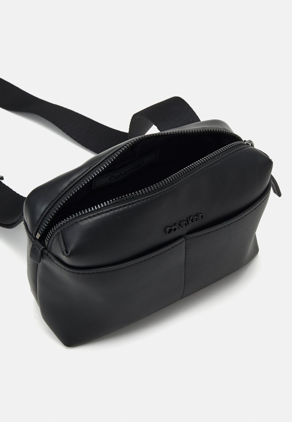 

Сумка через плечо ESSENTIAL CAMERA BAG UNISEX Calvin Klein, черный