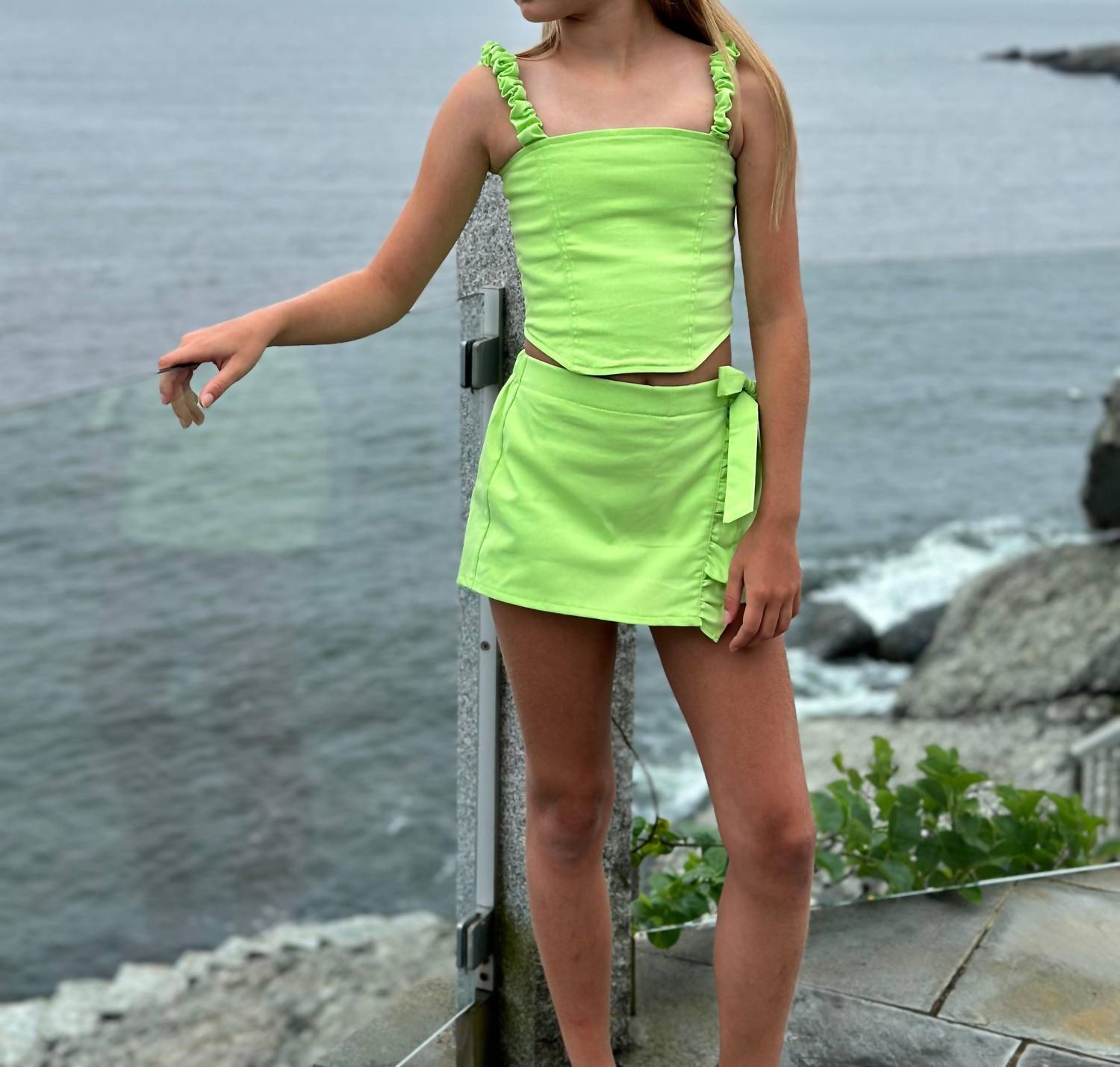 

Зеленый топ с рюшами и регулируемыми лямками Little Olin