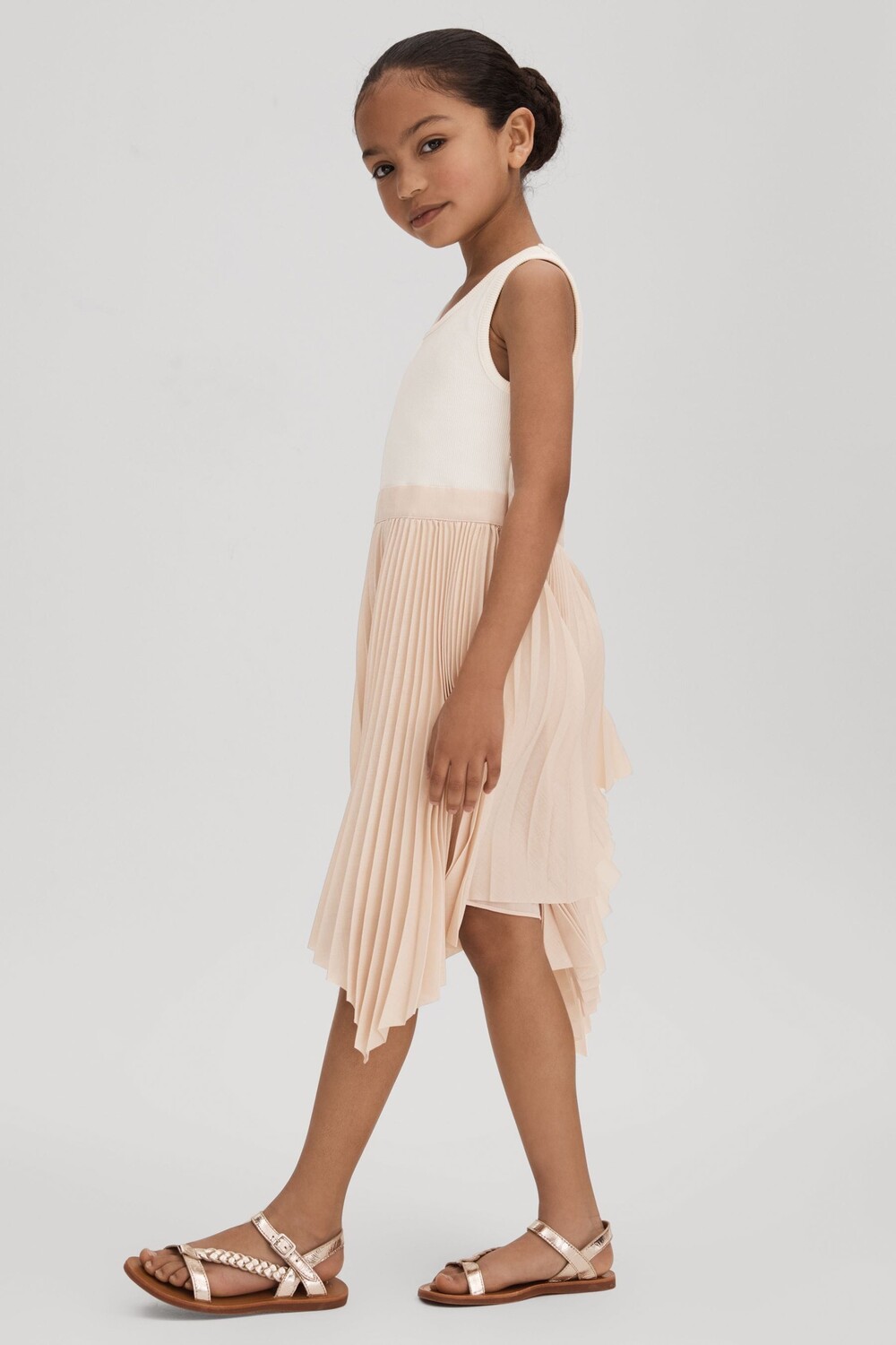 

Плиссированное платье Harriet асимметричного кроя Reiss, экрю