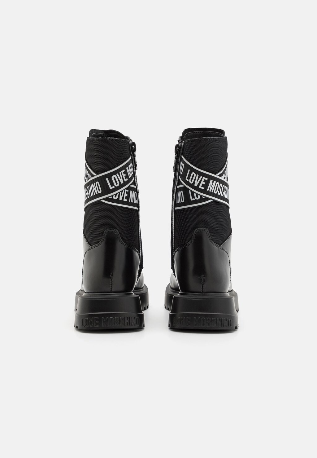 

Ботильоны на шнуровке Love Moschino, черный