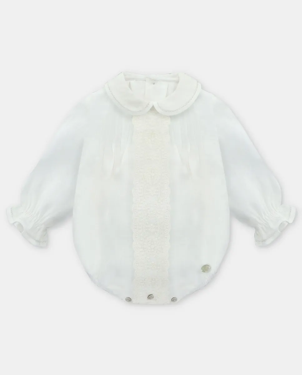 

Детский комбинезон с деталями из вышитого кружева на натуральном фоне Martín Aranda, бежевый