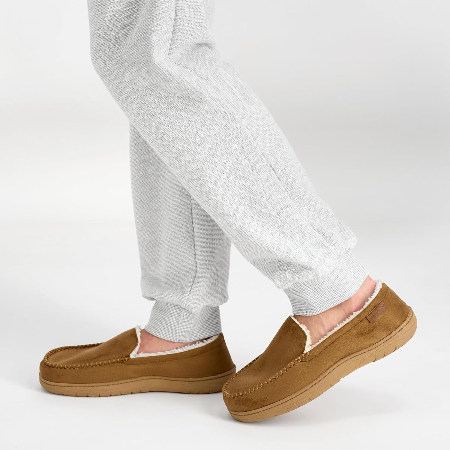 Мужские домашние тапочки Haggar Venetian Slipper для дома и улицы с комфортом из пены с эффектом памяти, Tan — фото 2