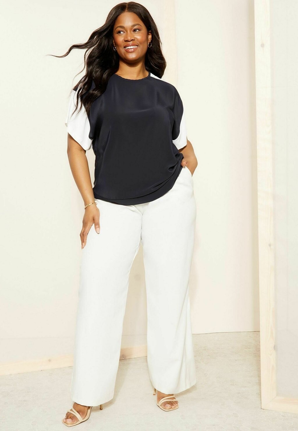 

Блуза SHORT SLEEVE ROUND NECK, REGULAR FIT Curves Like These, синий