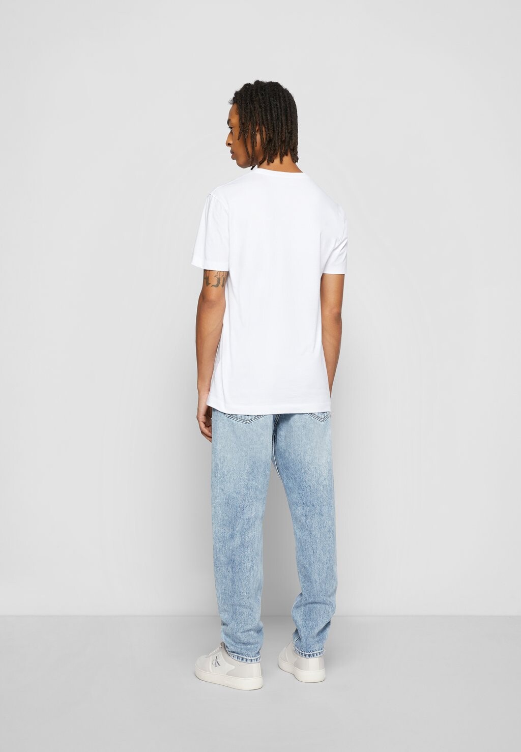 Базовая футболка Essential Slim Tee Calvin Klein Jeans, цвет bright white — фото 4