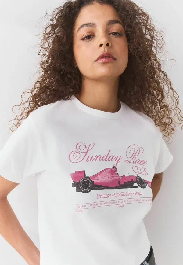 Футболка с круглым вырезом Next, Regular fit race car graphic fitted crew neck t-shirt, бело-розовый — фото 3