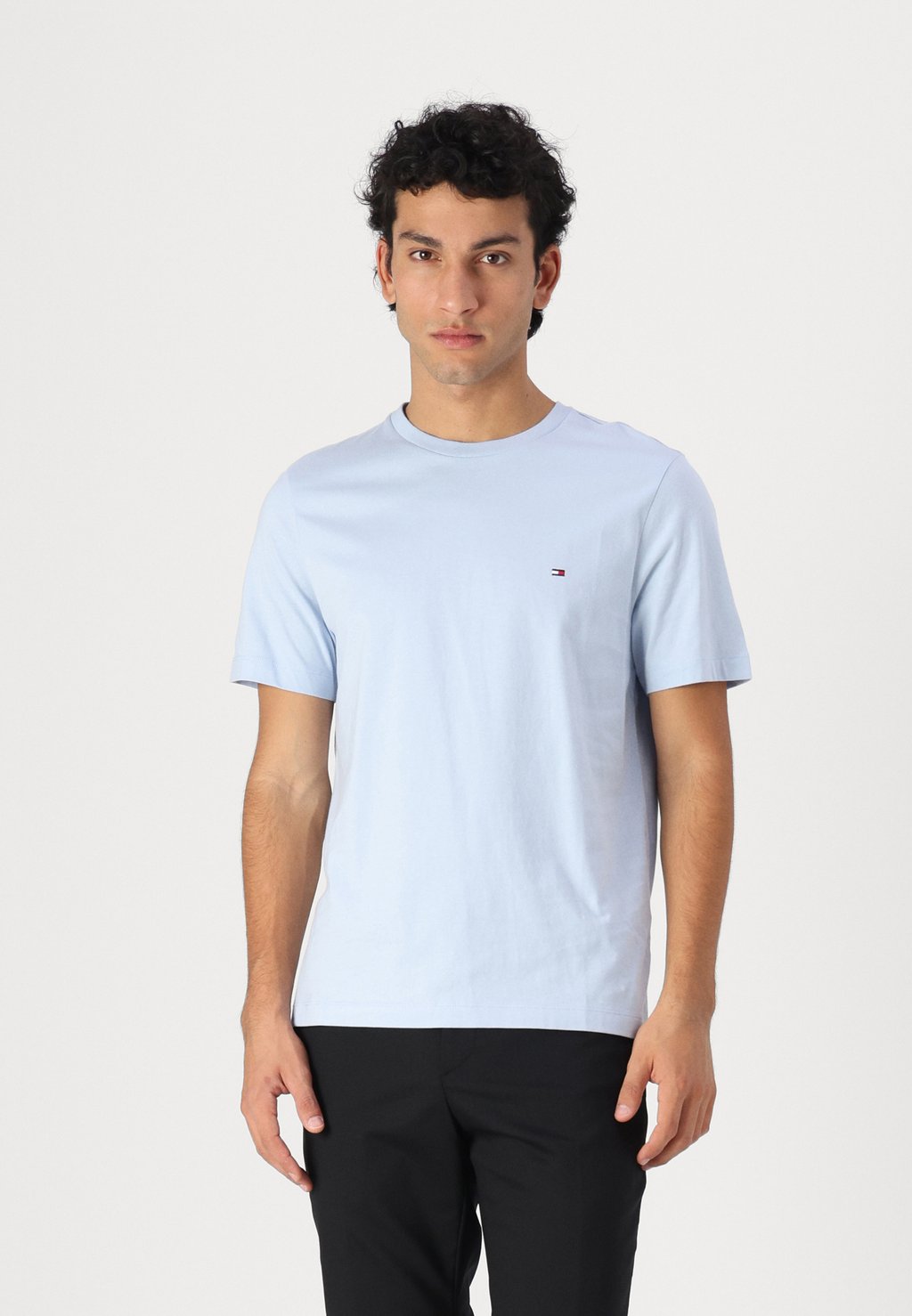 

Базовая футболка SEASONAL FIT SOLID TEE Tommy Hilfiger, светло-голубой