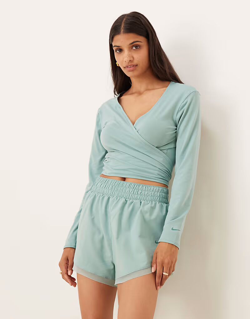 

Футболка One Training Dri-FIT с длинным рукавом и свободным кроем, светло-голубого цвета - LBLUE Nike Training, Синий, Футболка One Training Dri-FIT с длинным рукавом и свободным кроем, светло-голубого цвета - LBLUE Nike Training