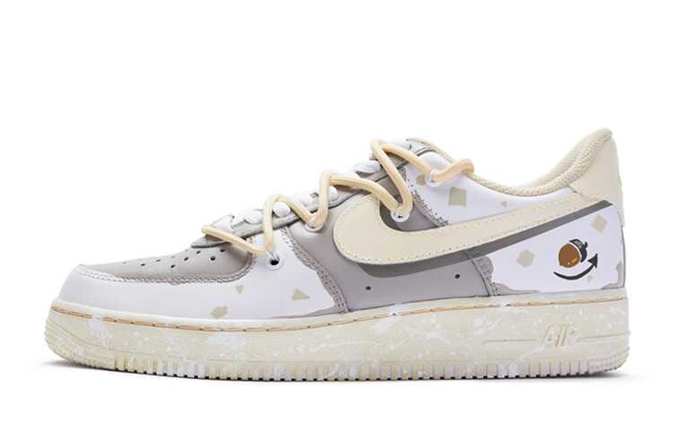 Кроссовки для скейтбординга Air Force 1 женские с низким верхом белые/серые/метровые Nike — фото 2