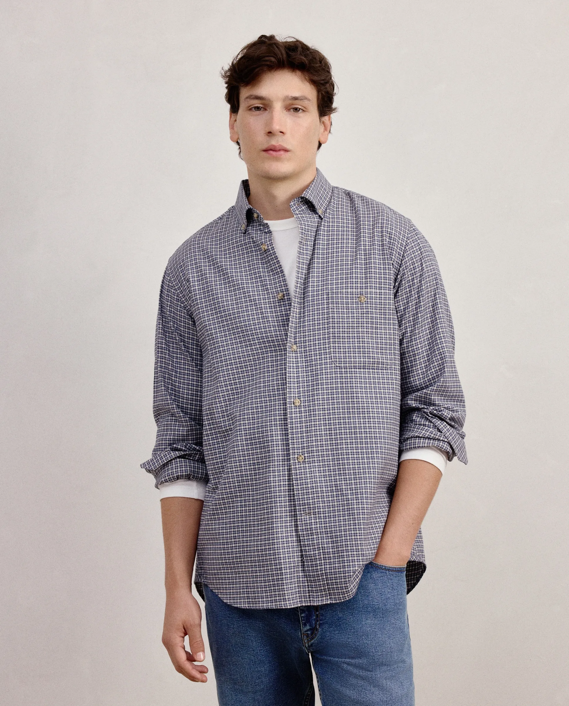 

Рубашка с длинным рукавом из микровельвета с классическим узором в мелкую клетку Dustin, темно-серый