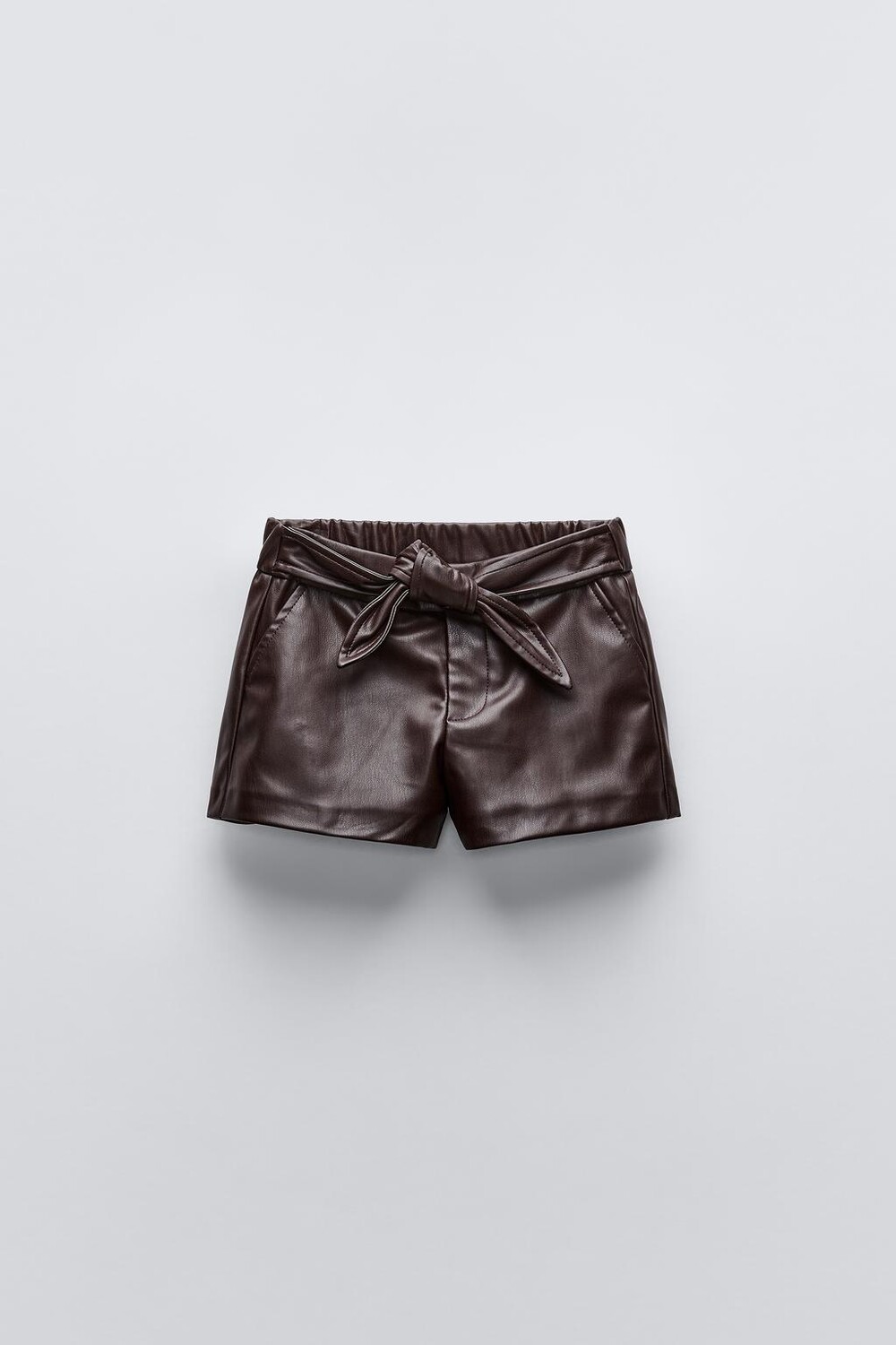

Шорты-бермуды из искусственной кожи с завязкой ZARA, коричневый