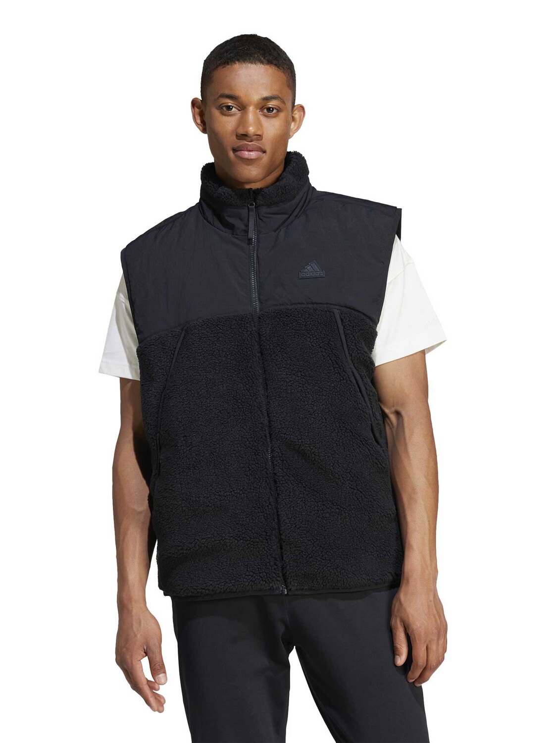 

Утепленный жилет Adidas Sportswear City Escape Reversible Vest, черный
