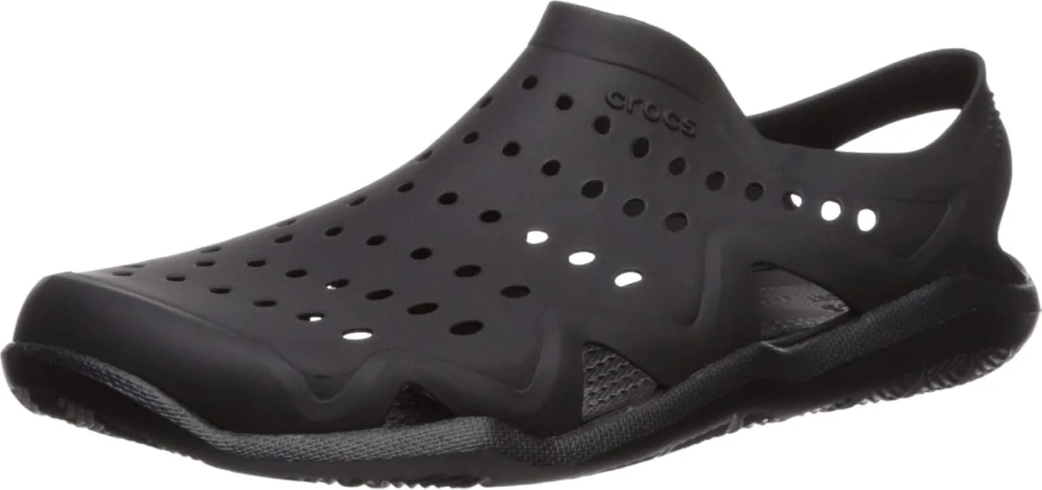 Сандалии Crocs Swiftwater Wave M - это стильные мужские сандалии, черный