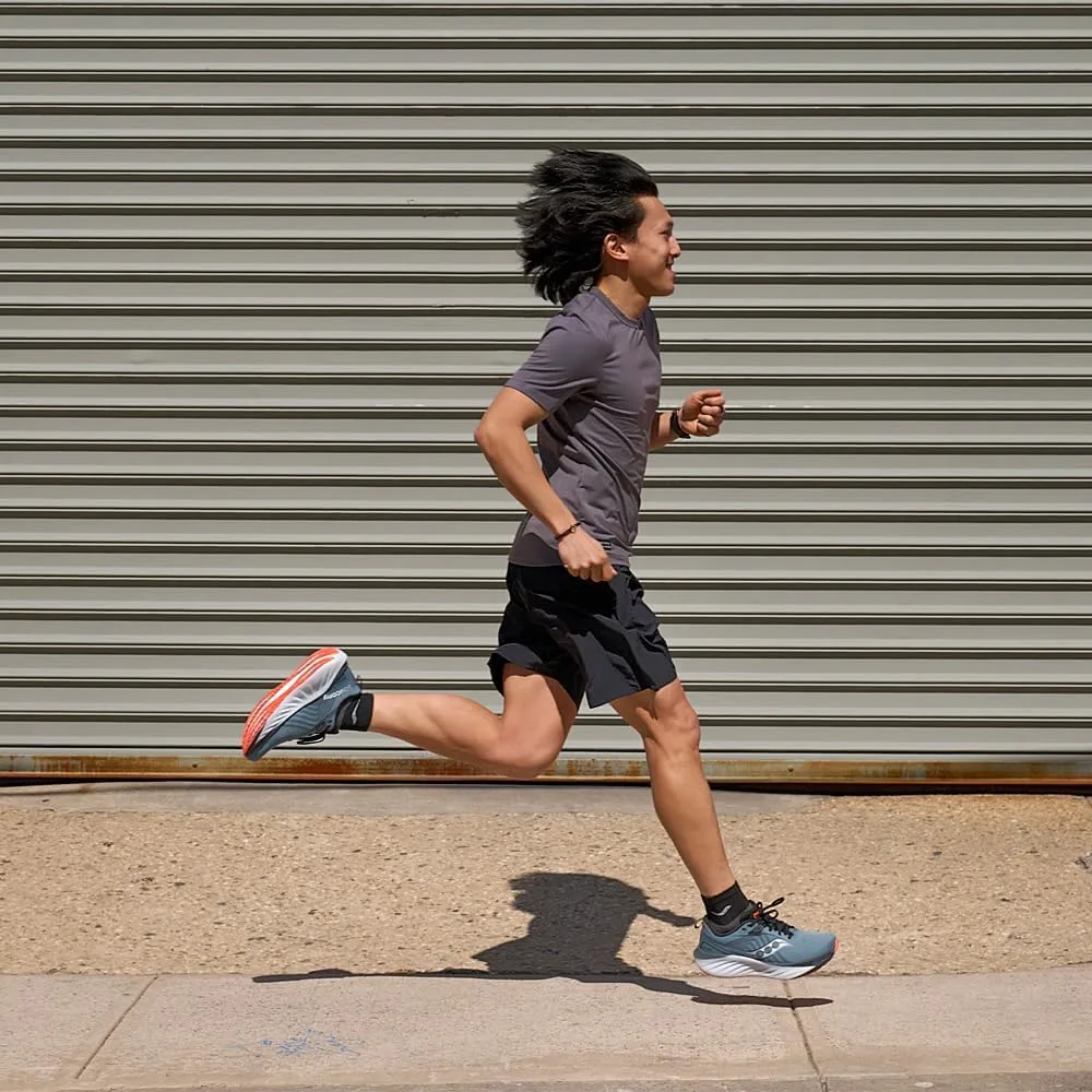 

Мужские кроссовки Saucony Triumph 22, черно-белый