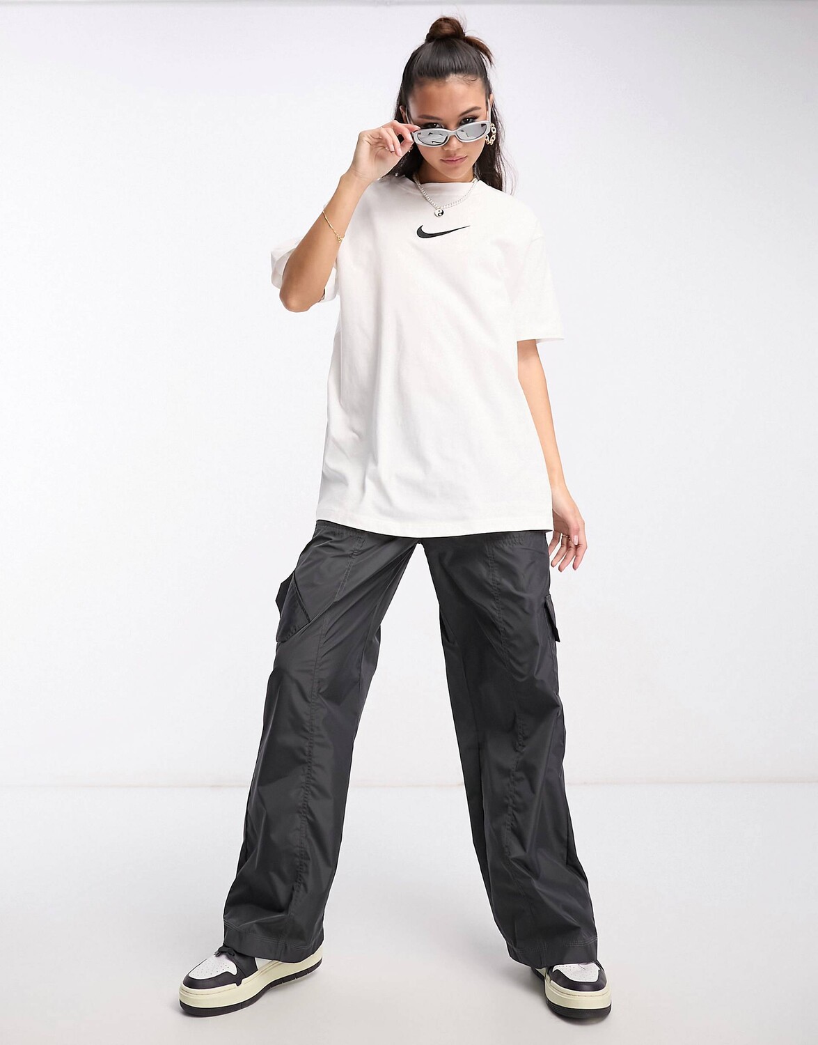 

Белая футболка бойфренда миди Nike с логотипом swoosh, Белый, Белая футболка бойфренда миди Nike с логотипом swoosh