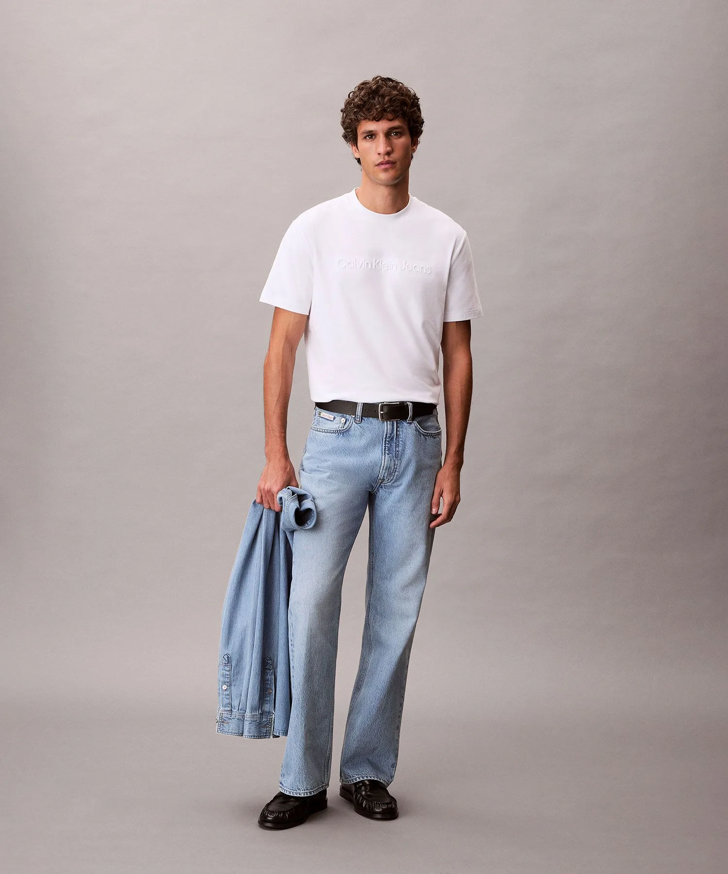 Унисекс футболка с эмбоссированным логотипом Institutional Regular T-shirt Calvin Klein синяя — фото 4