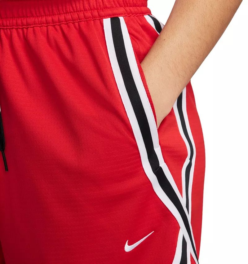 Женские баскетбольные шорты Nike Crossover Dri-FIT 5 дюймов, цвет University Red — фото 3