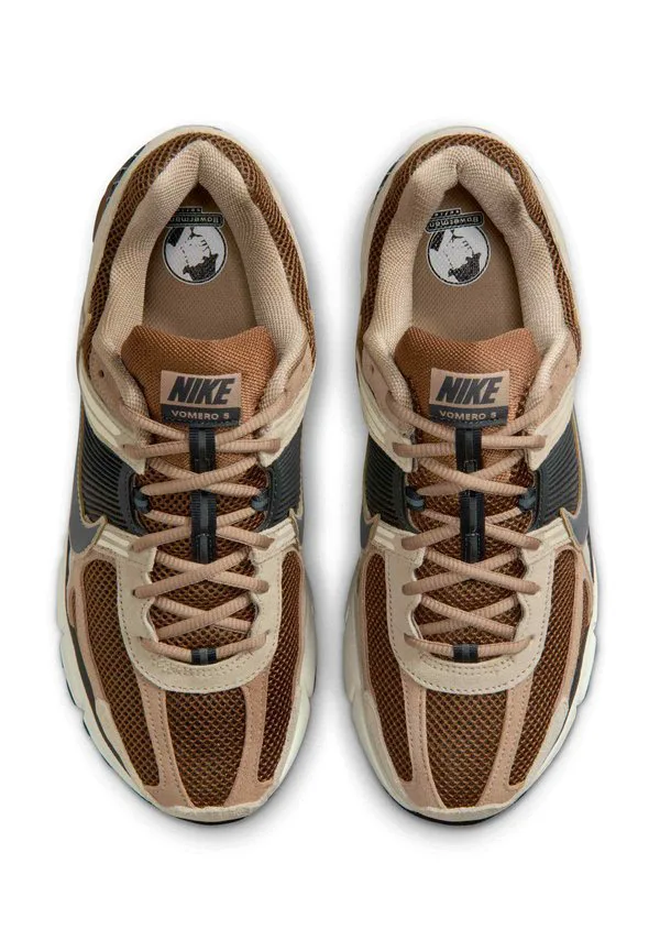 Кроссовки zoom vomero Nike Sportswear, Light British Tan British Khaki Linen Dark Smoke Grey — фото 3