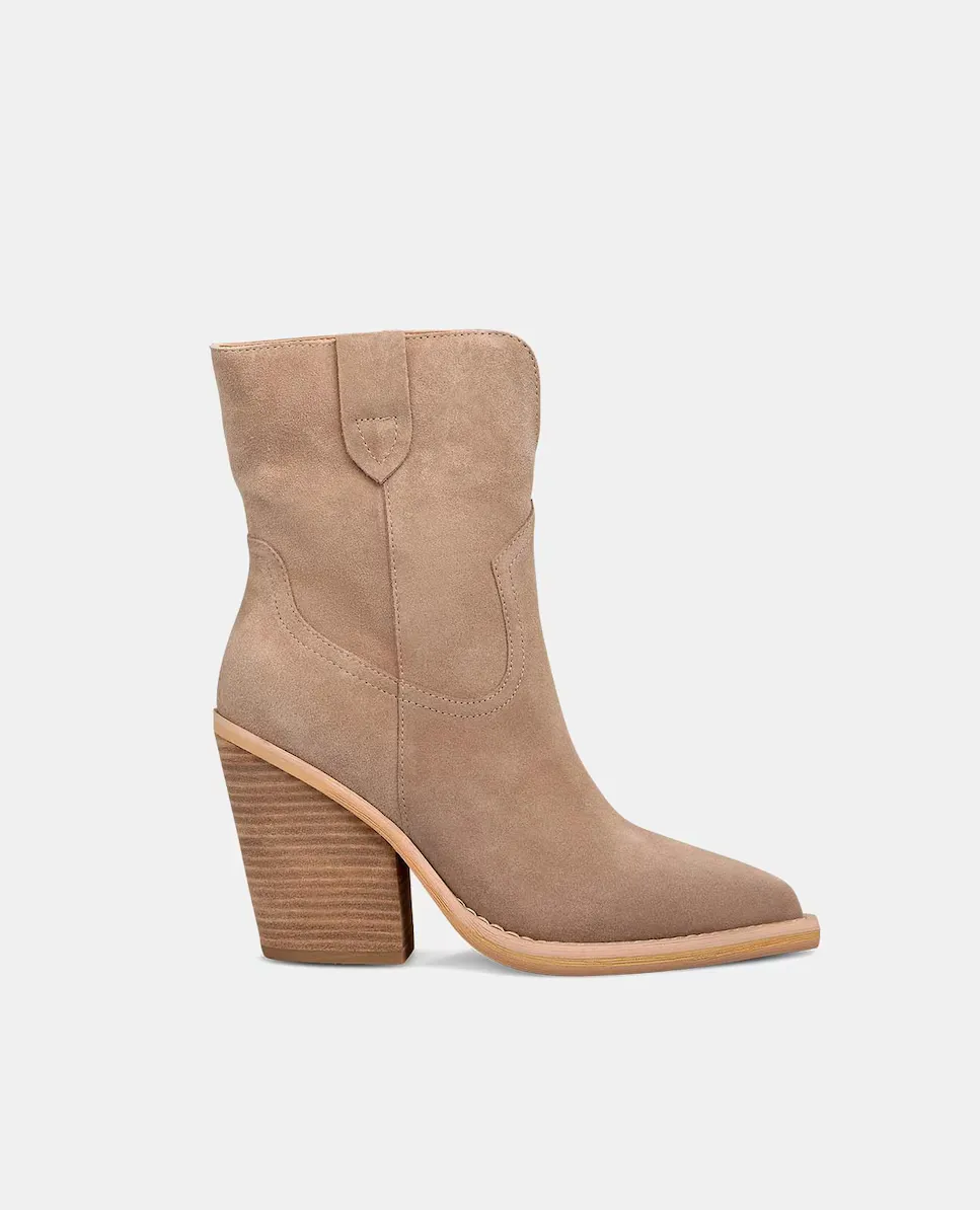 

Женские кожаные ботильоны с острым носком Alma en Pena, бежевый