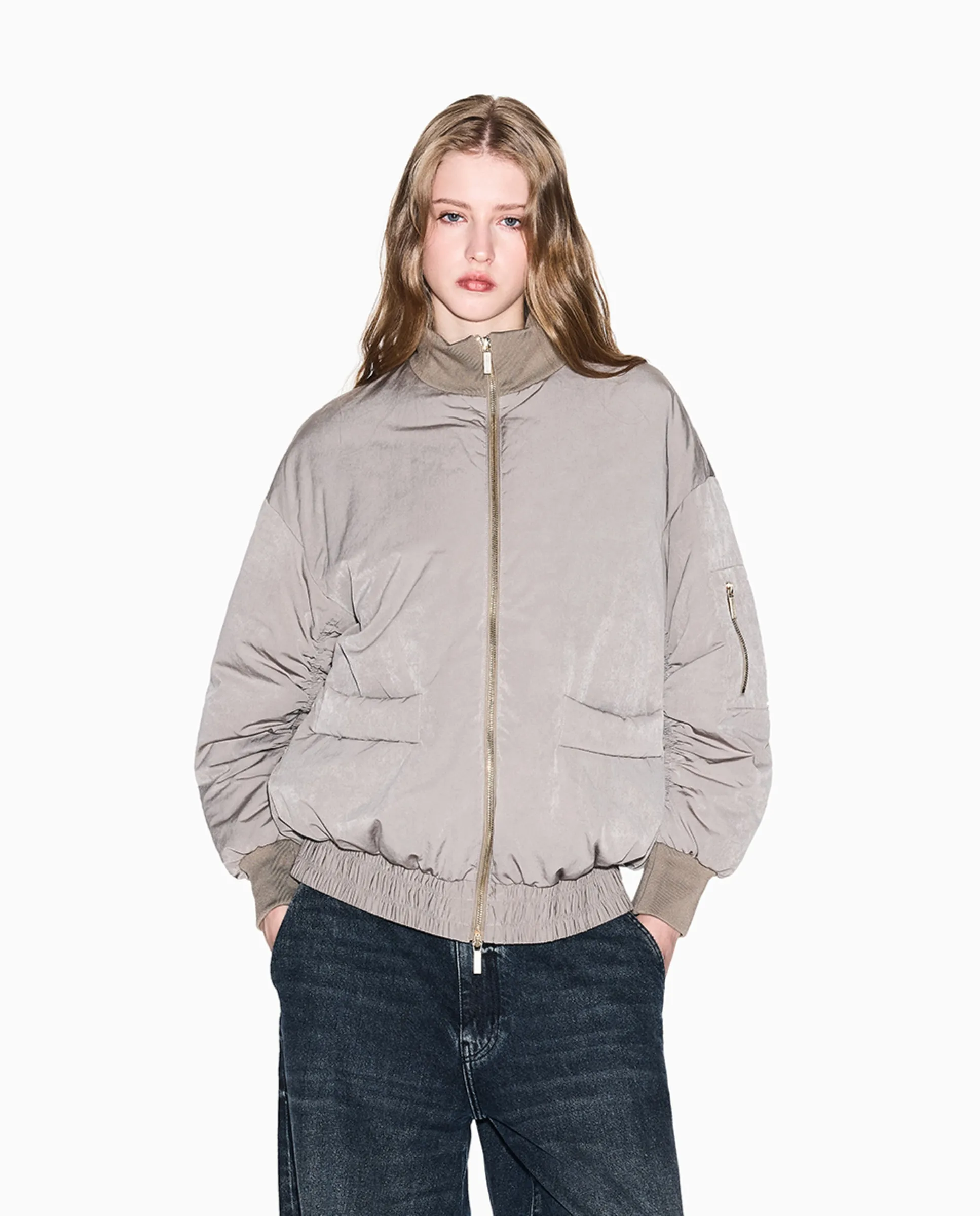 

Женский оверсайз бомбер с рукавом-фонариком Armani Exchange, серо-коричневый