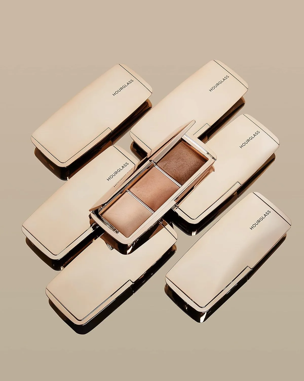 Палитра хайлайтеров Hourglass Ambient Lighting. Палитра из трех оттенков для идеального цвета лица. Не тестируется на животных и подходит для веганов. Том 2, Vol 2 — фото 4