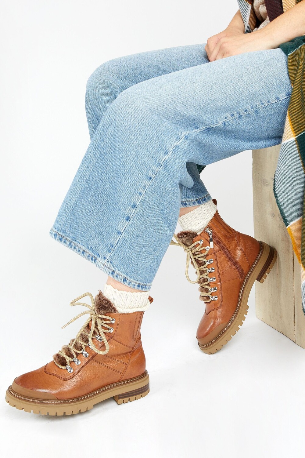 

Кожаные Сапоги и ботинки Коричневые Susanna Jones Bootmaker, коричневый
