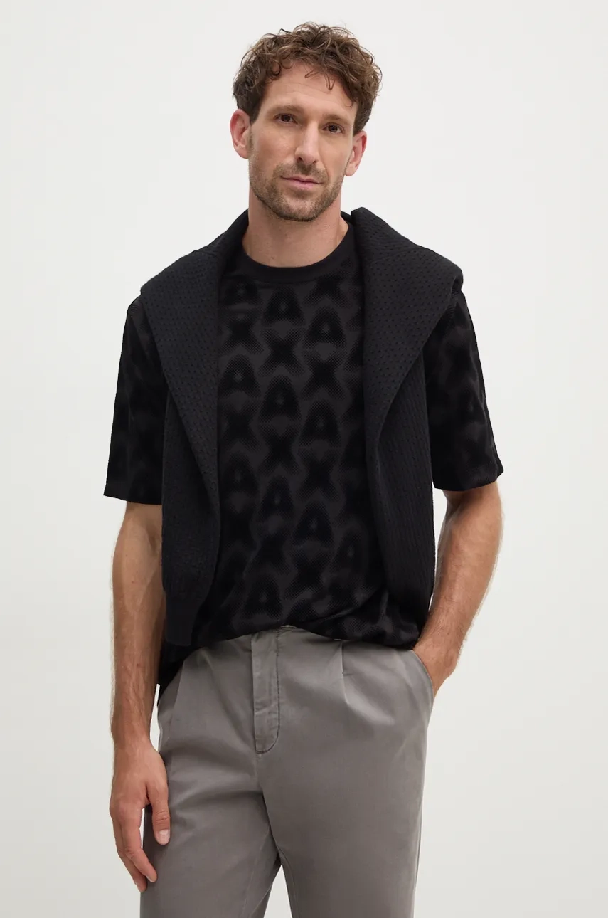 

Футболка Armani Exchange, черный