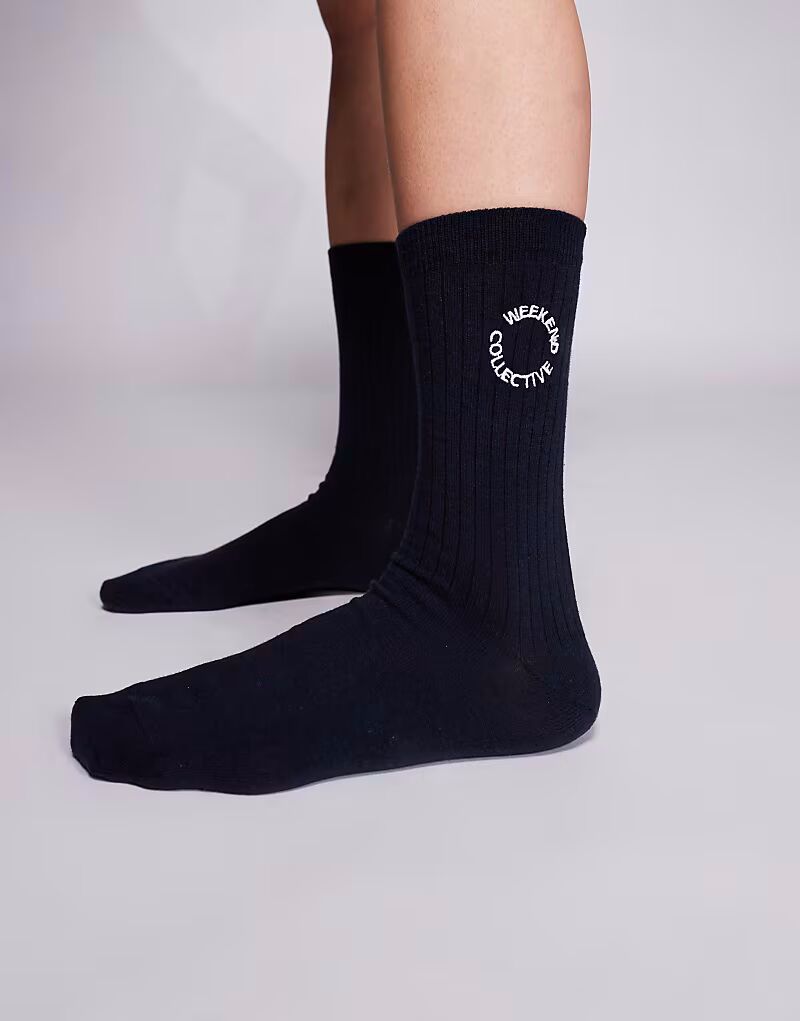 

Носки Weekend Collective темно-синего цвета ASOS Weekend Collective