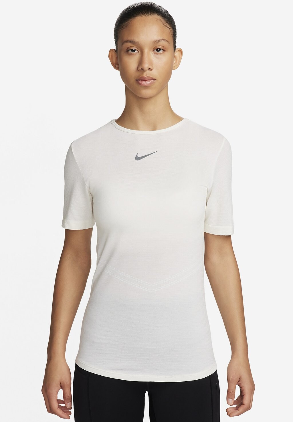 

Спортивная футболка SWIFT Nike, цвет sail